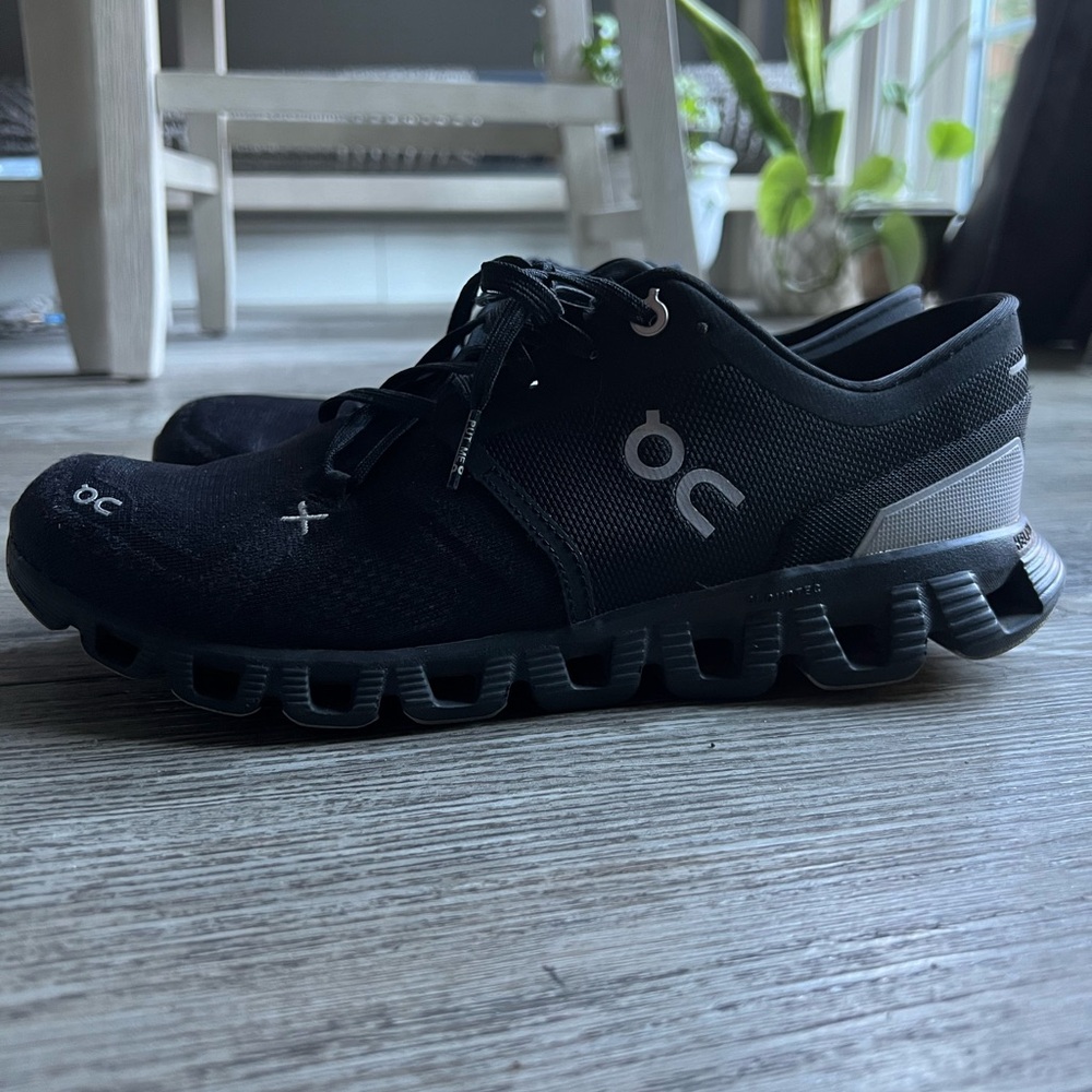 On Cloud Running Women’s Black Athletic Running Shoes - Picture 5 of 8